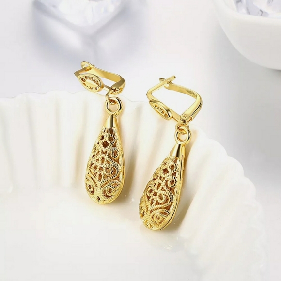 FIRM  18k Gold Plated Vintage Earrings - Picture 4 of 5